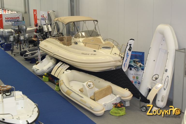 H Mostro δεν θα μπορούσε να λείπει από τη γιορτή...