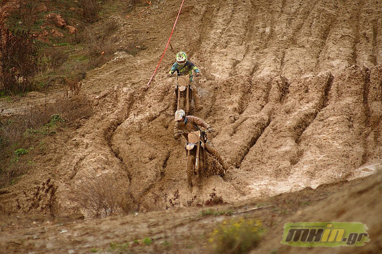 Πρέπει να προσπαθήσεις πολύ για να βγεις αλώβητος από τέτοιες συνθήκες...