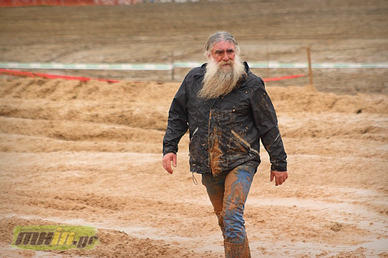 Μάχιμος.. και ο πρόεδρος της ομοσπονδίας Στέλιος Κορέλης...