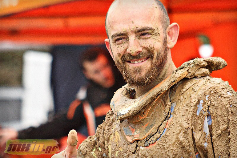 Να έχεις... φάει τη λάσπη της αρκούδας και να χαμογελάς!!!