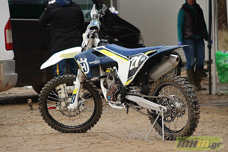 Τη συγκεκριμένη μοτοσικλέτα λίγα λεπτά πριν δεν μπορούσες να την αναγνωρίσεις από τη λάσπη...