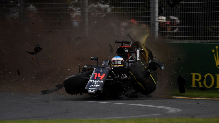 Μετά από μία σφοδρή σύγκρουση ο οδηγός (ο Alonso από το GP της Αυστραλίας) δεν έπαθε ούτε γρατζουνιά. Η ασφάλεια πάνω από όλα. Όχι μόνο στα αγωνιστικά αλλά και στα καθημερινά μας αυτοκίνητα! 