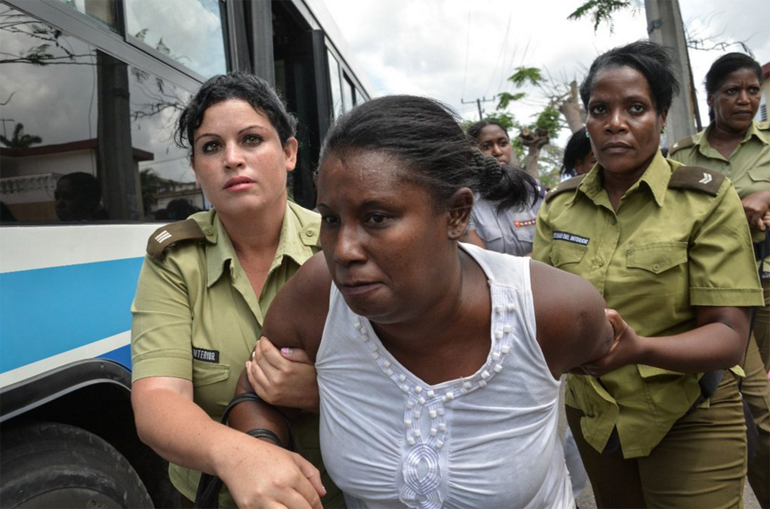 Σε προσωρινή κράτηση πάνω από 200 ακτιβιστών προχώρησαν οι αρχές παραμονές της επίσκεψης Ομπάμα