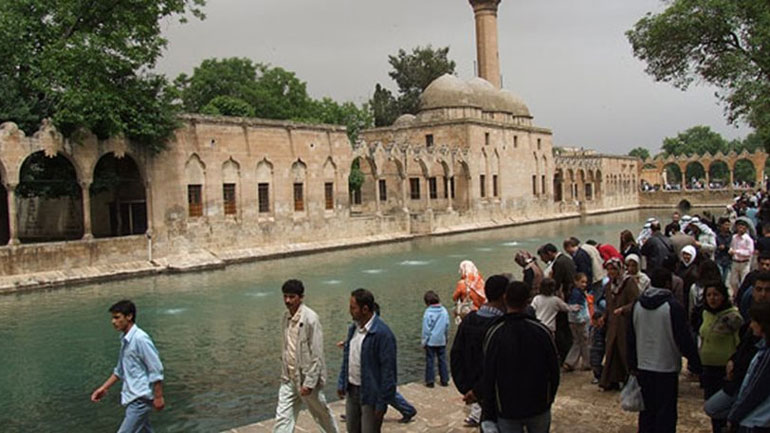 WSJ: Μειωμένες οι τουριστικές κρατήσεις στην Τουρκία μετά τις βομβιστικές επιθέσεις