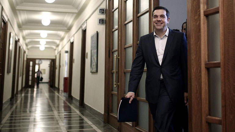 Αξιολόγηση και προσφυγικό συζητούνται στο γραφείο του πρωθυπουργού