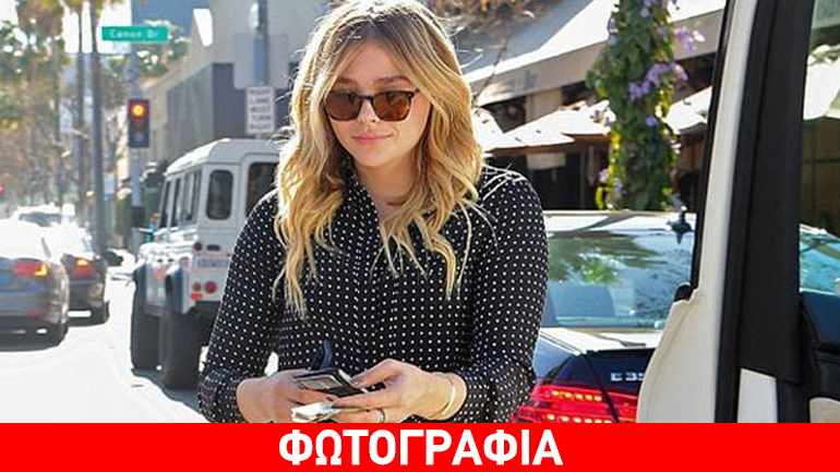Αντιγράψτε το στιλάτο πρωινό outfit της Chloe Moretz με πουά πουκάμισο!