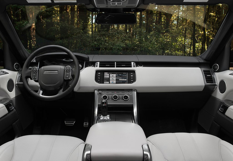 Το εσωτερικό του βρετανικού οχήματος...