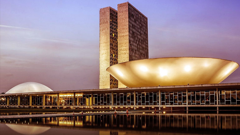 Βραζιλία: Ιστότοπος ερωτικών γνωριμιών προσφέρει έκπτωση στους βουλευτές για να… ξεδίνουν