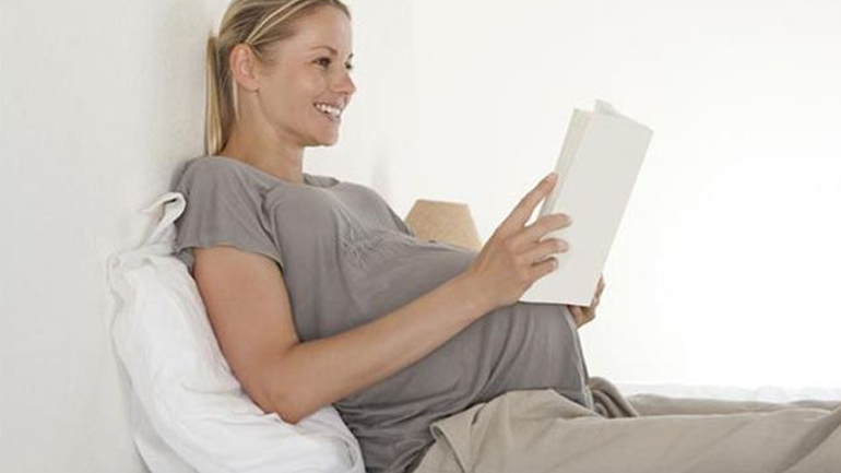 Γίνεται να μεγαλώνουμε το παιδί μας όπως λένε τα βιβλία;