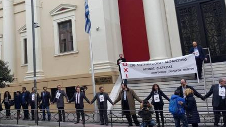 Πολύωρος αποκλεισμός του δικαστικού μεγάρου στην Πάτρα