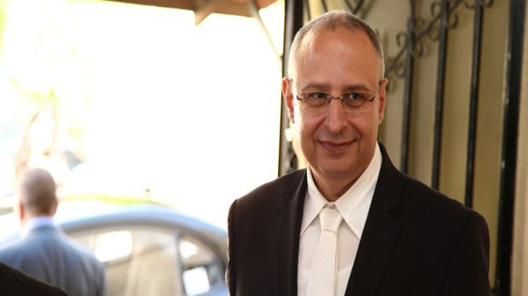 Ποιος είναι ο νέος παρουσιαστής της ΕΡΤ που εκφωνεί το αραβικό δελτίο ειδήσεων