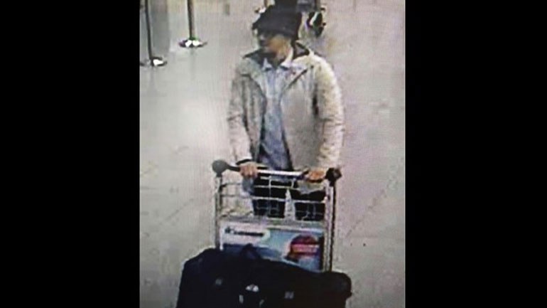 Αναζητείται ο βομβιστής με το καπέλο