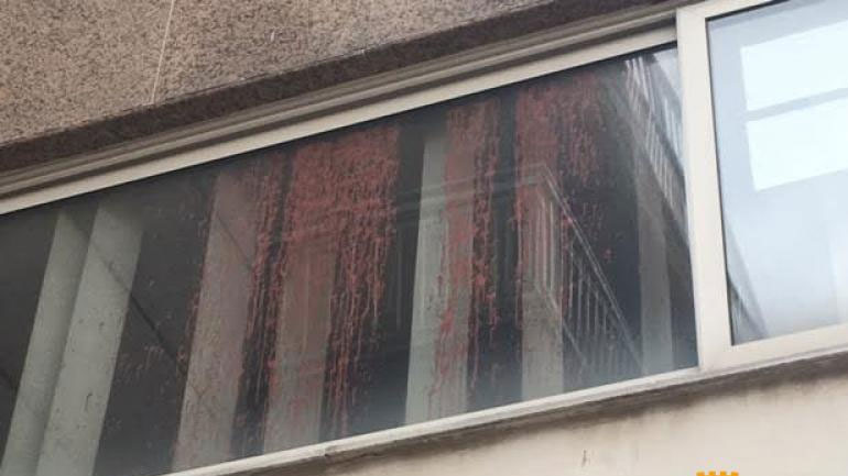 Κουκουλοφόροι έκαναν «γυαλιά καρφιά» εφορία στο κέντρο της Θεσσαλονίκης Κουκουλοφόροι έκαναν «γυαλιά καρφιά» εφορία στο κέντρο της Θεσσαλονίκης