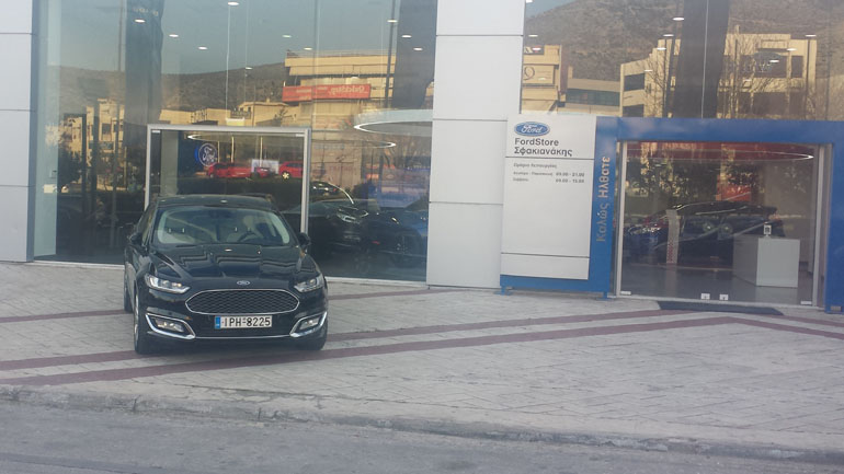 Το Ford Store επί της λεωφόρου Βουλιαγμένης 574