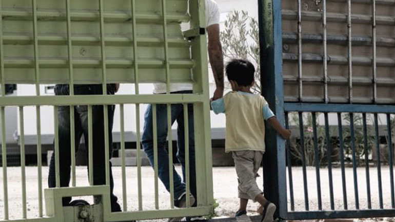 Η Ύπατη Αρμοστεία για τους Πρόσφυγες αναστέλλει τη δράση της στα κλειστά κέντρα προσφύγων