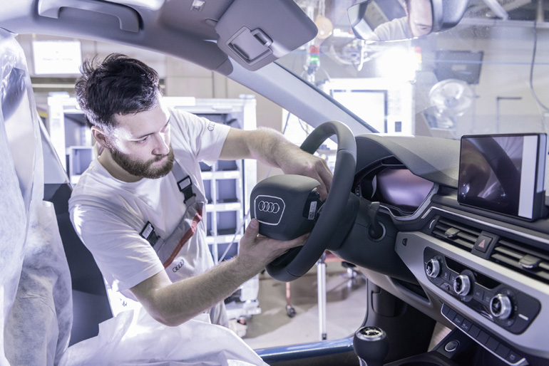 Όλες οι εργασίες γίνονται με μεγάλη προσοχή...