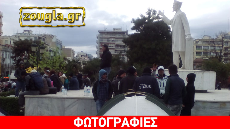 Θεσσαλονίκη: Διαμαρτυρία προσφύγων στην πλατεία Αριστοτέλους