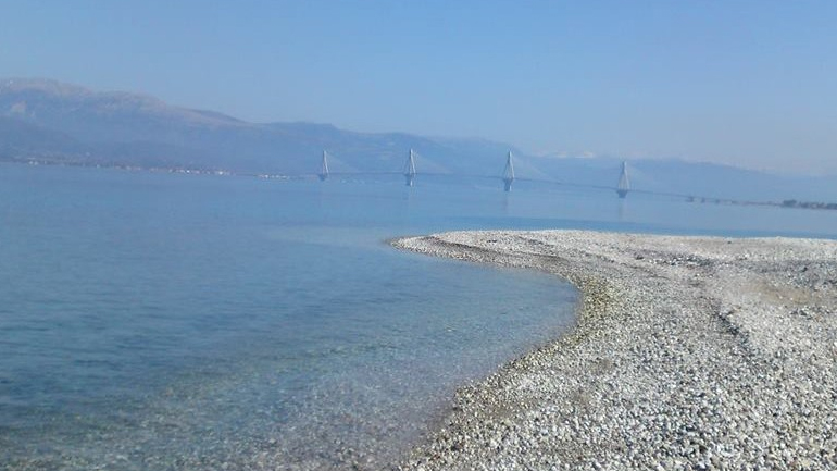 Μυστήριο με τον θάνατο γυναίκας στην πλαζ της Πάτρας