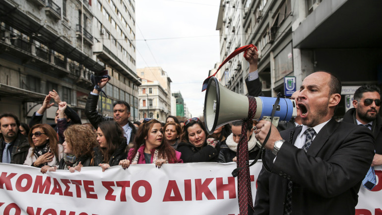 Παρατείνεται η αποχή των δικηγόρων για το ασφαλιστικό