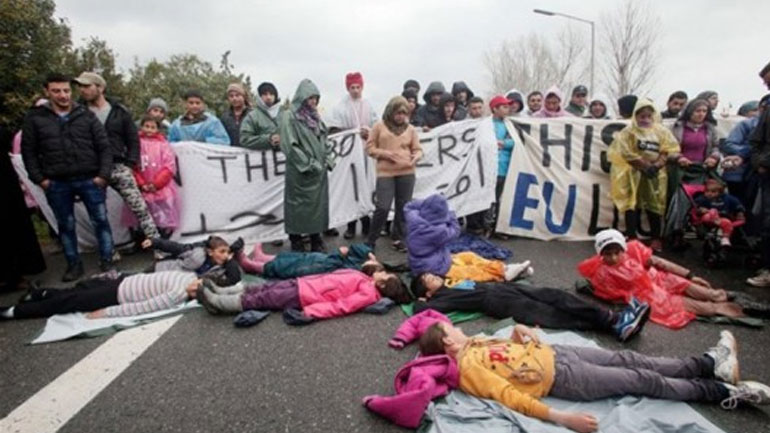 Αποχώρησαν οι πρόσφυγες από το Πολύκαστρο – Ανοιχτή η Εθνική Οδός