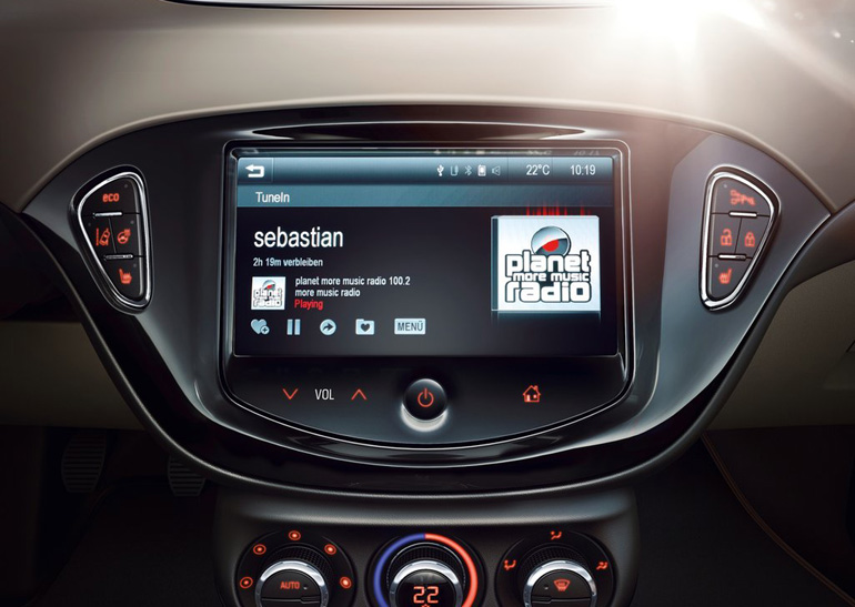 Η οθόνη αφής στην κεντρική κονσόλα...