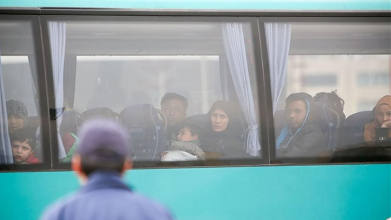 Αναχώρησε από την Ειδομένη το πρώτο λεωφορείο που μεταφέρει πρόσφυγες σε κέντρα μετεγκατάστασης