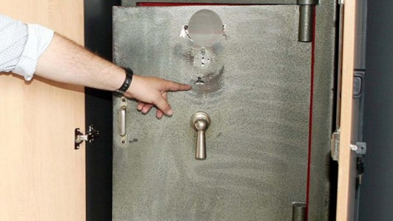 Μεταμεσονύκτια έφοδος σε μάρκετ με στόχο το χρηματοκιβώτιο