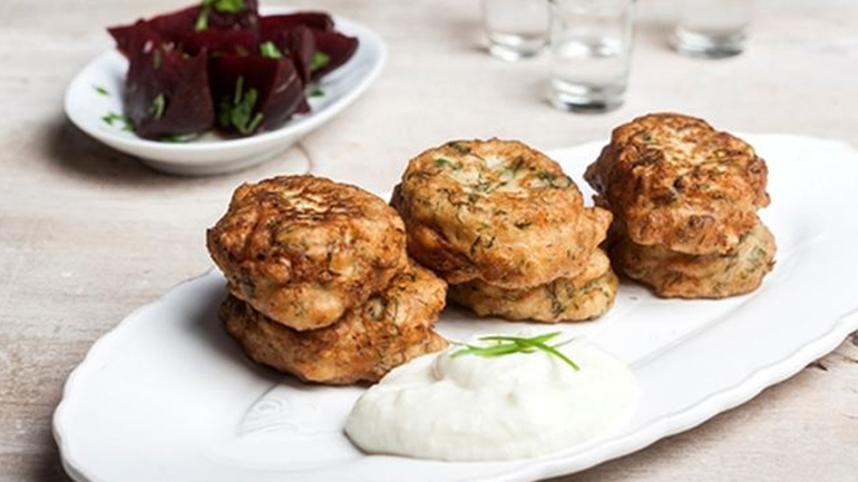 Μπακαλιαροκροκέτες με μπίρα και σκορδαλιά