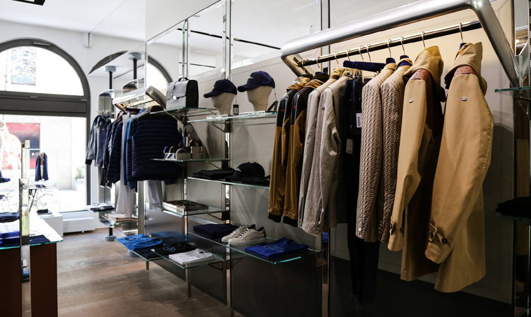 Είδη ένδυσης και υπόδησης με την υπογραφή της Bugatti