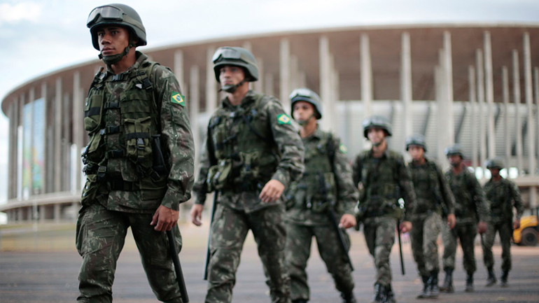 Βραζιλία: Ο στρατός διαβεβαιώνει ότι θα σεβαστεί το Σύνταγμα