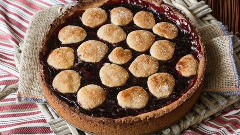 Πάστα φλώρα με μαρμελάδα φράουλας