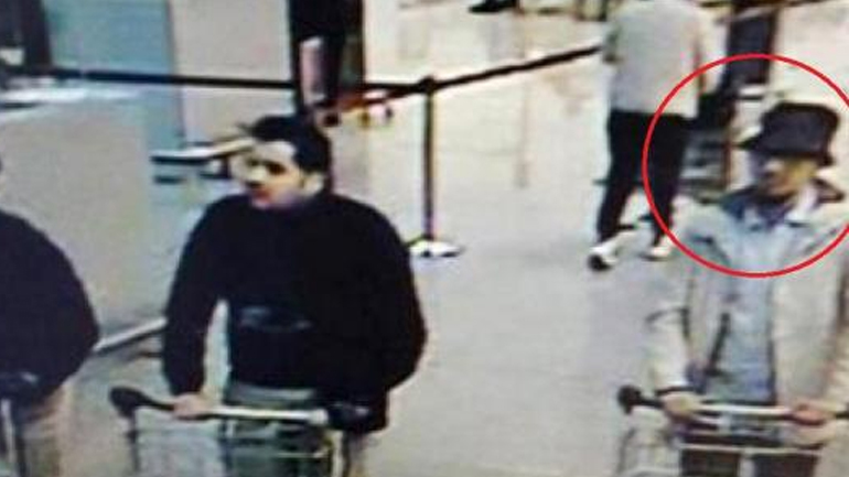 Le Soir: Ταυτοποιήθηκε ο βομβιστής με το καπέλο Le Soir: Ταυτοποιήθηκε ο βομβιστής με το καπέλο