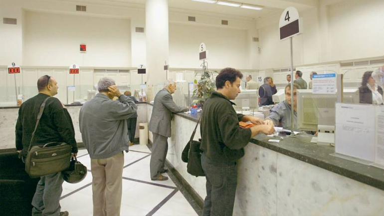 Περιορισμένη εξυπηρέτηση στις τράπεζες λόγω Πάσχα των καθολικών