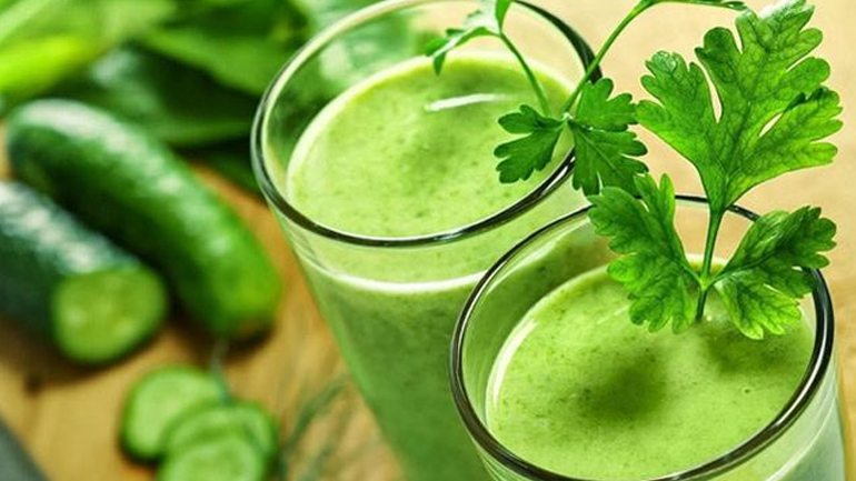 Αποτοξίνωση με πράσινο χυμό: Μια γρήγορη και αποτελεσματική συνταγή!