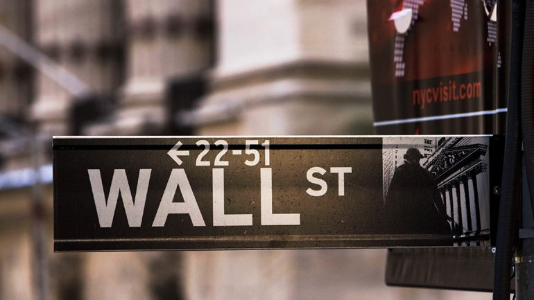 Οριακά κέρδη στη Wall Street