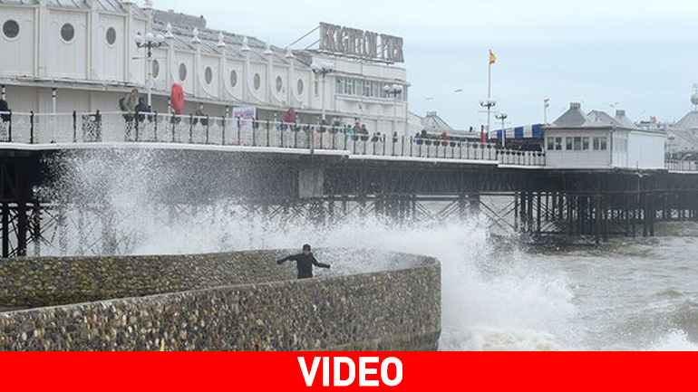 «Σαρώνει» τη Δυτική Ευρώπη η καταιγίδα «Κέιτι»