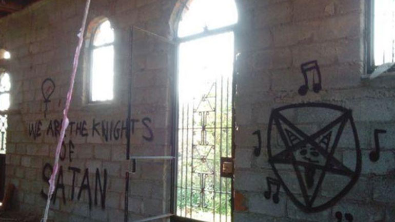 Σατανιστές βεβήλωσαν Ιερό Ναό κοιμητηρίου σε χωριό της Κυνουρίας
