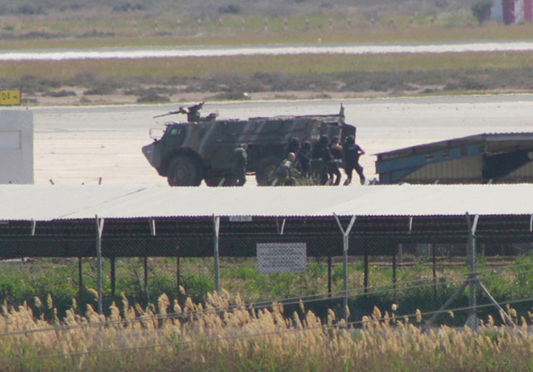  Στρατιωτικό όχημα στο αεροδρόμιο της Λάρνακας