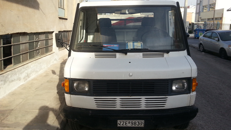 Έκλεψαν φορτηγό Mercedes από το Περιστέρι