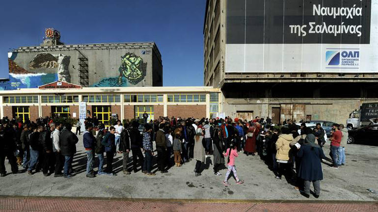 Στους 5.745 οι πρόσφυγες και μετανάστες στον Πειραιά – Σχεδιάζεται η μεταφορά τους