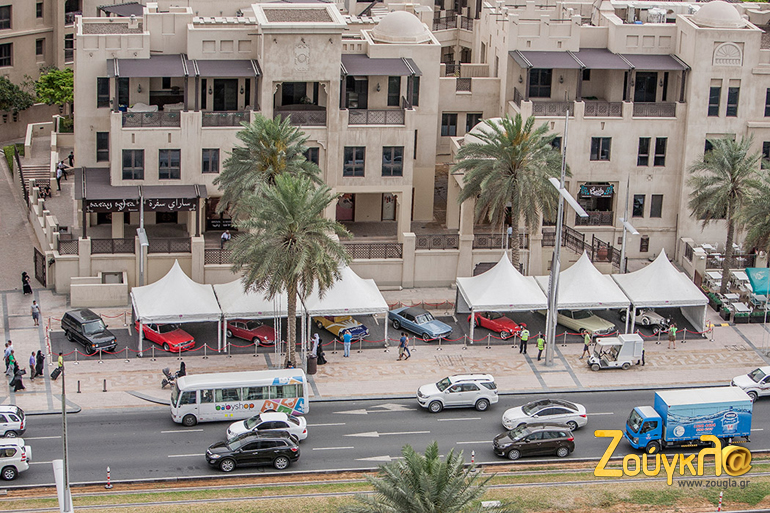 Δίπλα στον κεντρικό δρόμο οχήματα μίας άλλης εποχής... 