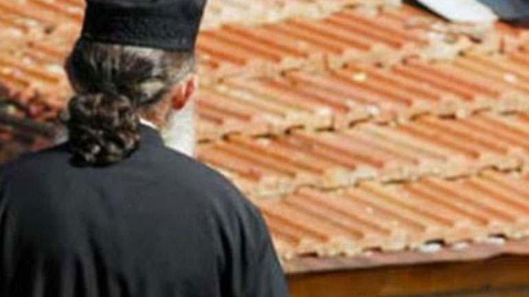 Χανιά: Σύλληψη ιερέα για απόπειρα ασέλγειας σε 19χρονη Χανιά: Σύλληψη ιερέα για απόπειρα ασέλγειας σε 19χρονη