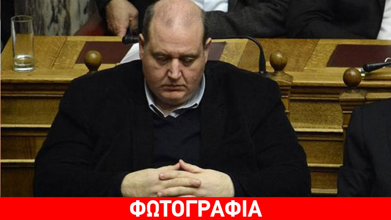 Μέσα στη Βουλή «σφαζόντουσαν» και ο Φίλης… κοιμόταν!