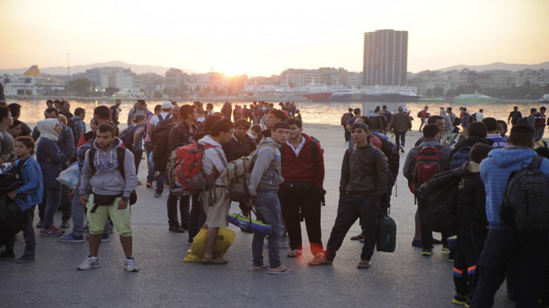 Έκτακτη σύσκεψη για την αποσυμφόρηση του Πειραιά από τους μετανάστες
