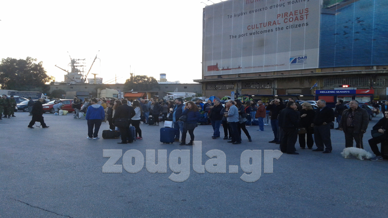 Ταλαιπωρία για τους επιβάτες που περιμένουν στην προβλήτα μέχρι να δοθεί το 'οκ' για την αναχώρηση