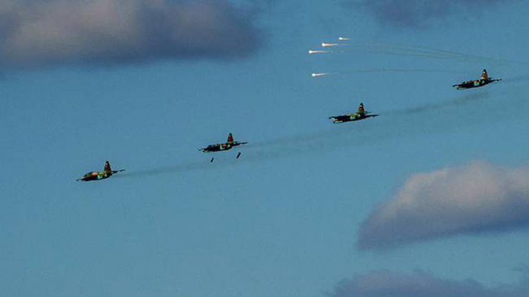 Δεκάδες τζιχαντιστές σκοτώθηκαν από βομβαρδισμούς στην ανατολική Συρία