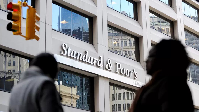 S&P: Υποβαθμίζει τις προοπτικές του αξιόχρεου της Κίνας σε αρνητικές