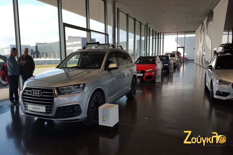 Στο πρώτο κτήριο υπάρχουν όλες οι γρήγορες εκδόσεις μοντέλων της Audi...