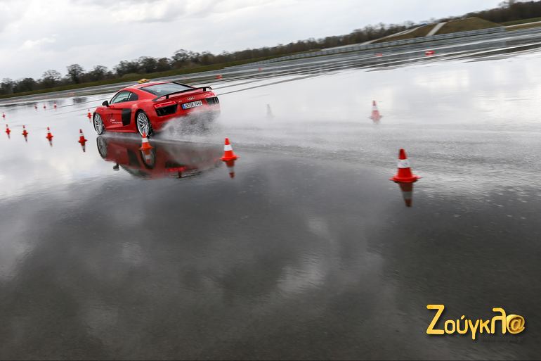 Από έξω το βλέπεις βρεγμένο, από μέσα νομίζεις πως κινείσαι σε στεγνό...