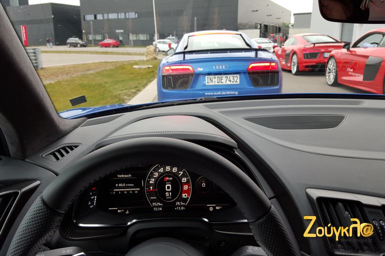 Πίσω από το τιμόνι ενός Audi R8 V10 plus...